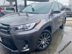 2017 Toyota Highlander SE SUV for sale