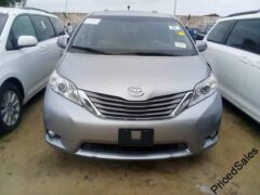 Tokunbo Toyota Sienna 2012 for sale