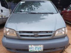 Nigerian Used Toyota Sienna 2000 for sale
