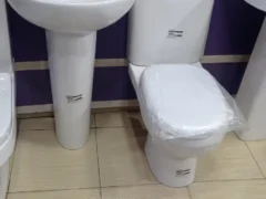 Set of Twyford toilet seat